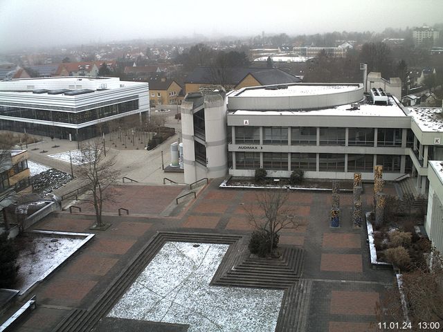 Foto der Webcam: Verwaltungsgebäude, Innenhof mit Audimax, Hörsaal-Gebäude 1