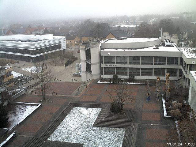 Foto der Webcam: Verwaltungsgebäude, Innenhof mit Audimax, Hörsaal-Gebäude 1