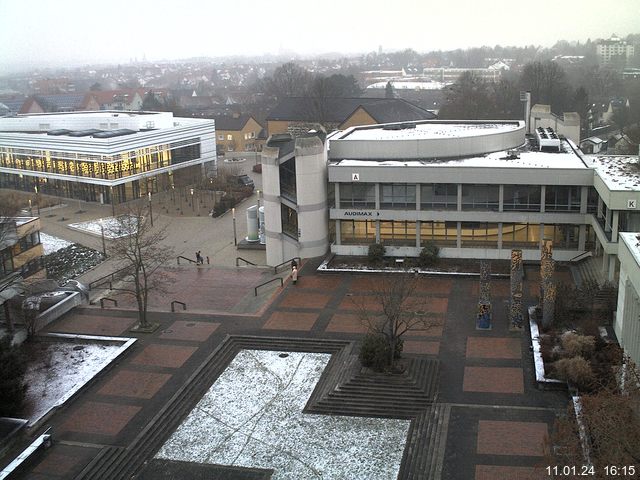 Foto der Webcam: Verwaltungsgebäude, Innenhof mit Audimax, Hörsaal-Gebäude 1