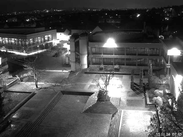 Foto der Webcam: Verwaltungsgebäude, Innenhof mit Audimax, Hörsaal-Gebäude 1