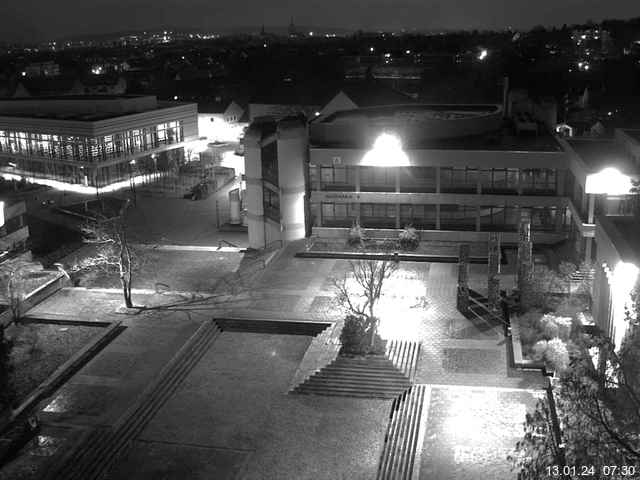 Foto der Webcam: Verwaltungsgebäude, Innenhof mit Audimax, Hörsaal-Gebäude 1