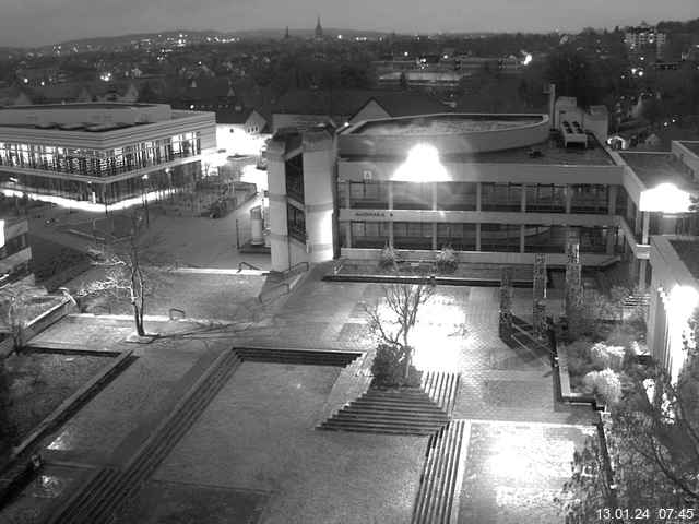 Foto der Webcam: Verwaltungsgebäude, Innenhof mit Audimax, Hörsaal-Gebäude 1