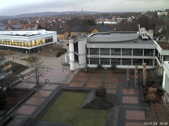 Foto der Webcam: Verwaltungsgebäude, Innenhof mit Audimax, Hörsaal-Gebäude 1