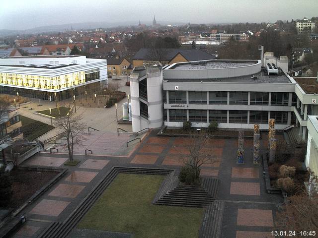 Foto der Webcam: Verwaltungsgebäude, Innenhof mit Audimax, Hörsaal-Gebäude 1