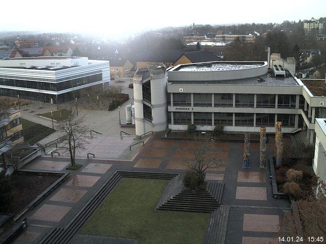 Foto der Webcam: Verwaltungsgebäude, Innenhof mit Audimax, Hörsaal-Gebäude 1