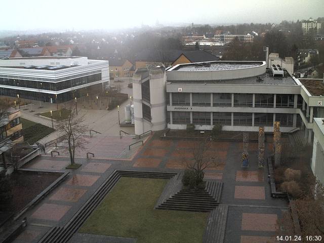 Foto der Webcam: Verwaltungsgebäude, Innenhof mit Audimax, Hörsaal-Gebäude 1