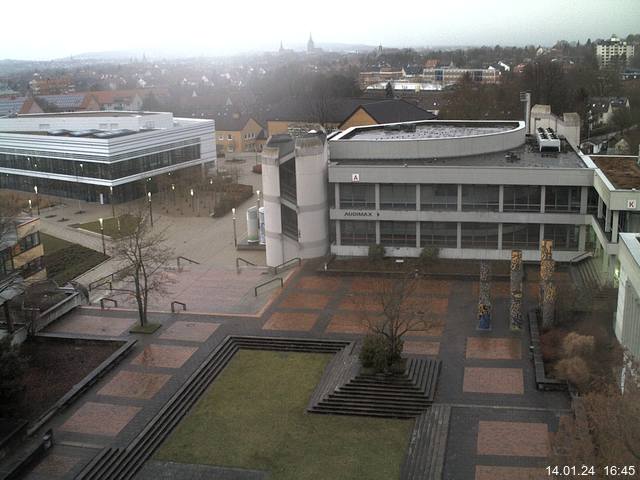 Foto der Webcam: Verwaltungsgebäude, Innenhof mit Audimax, Hörsaal-Gebäude 1