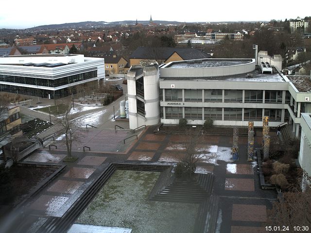 Foto der Webcam: Verwaltungsgebäude, Innenhof mit Audimax, Hörsaal-Gebäude 1