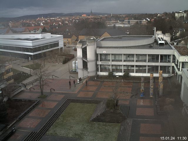 Foto der Webcam: Verwaltungsgebäude, Innenhof mit Audimax, Hörsaal-Gebäude 1