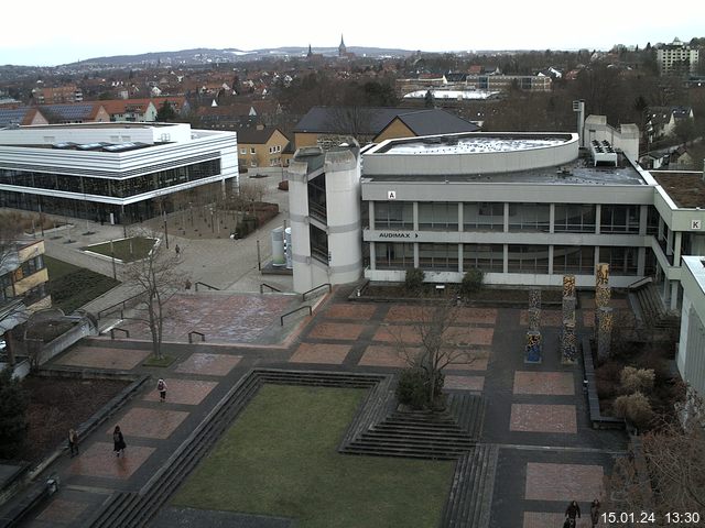 Foto der Webcam: Verwaltungsgebäude, Innenhof mit Audimax, Hörsaal-Gebäude 1