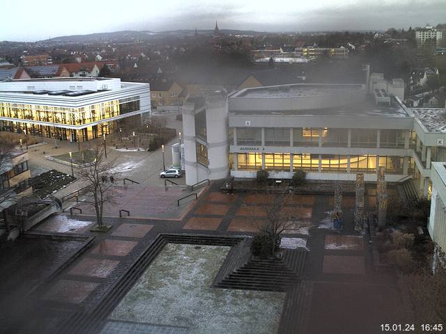 Foto der Webcam: Verwaltungsgebäude, Innenhof mit Audimax, Hörsaal-Gebäude 1