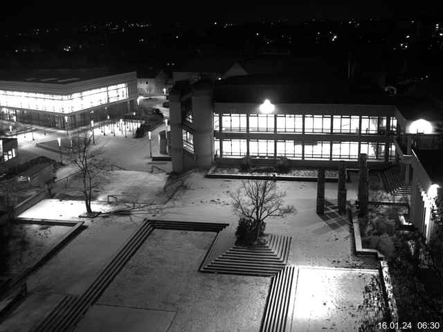 Foto der Webcam: Verwaltungsgebäude, Innenhof mit Audimax, Hörsaal-Gebäude 1