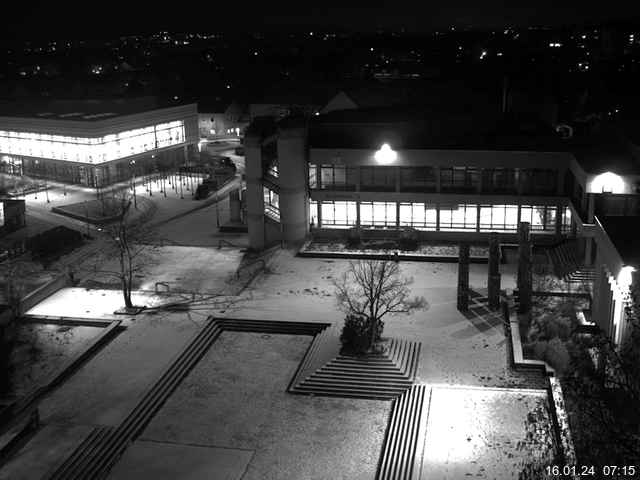 Foto der Webcam: Verwaltungsgebäude, Innenhof mit Audimax, Hörsaal-Gebäude 1