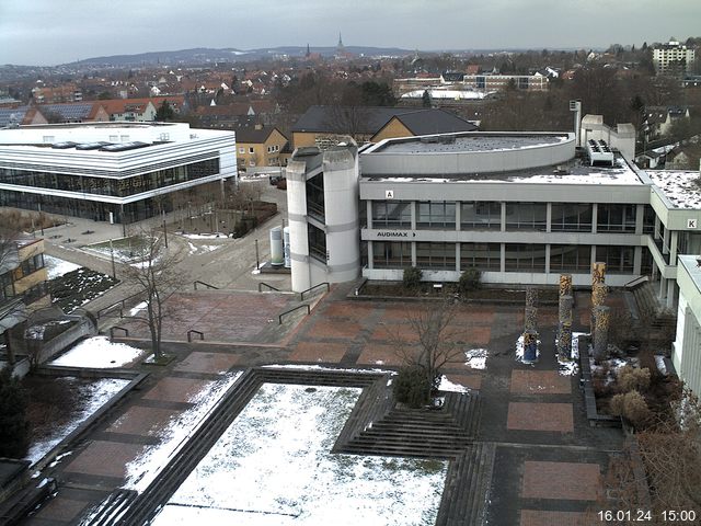 Foto der Webcam: Verwaltungsgebäude, Innenhof mit Audimax, Hörsaal-Gebäude 1