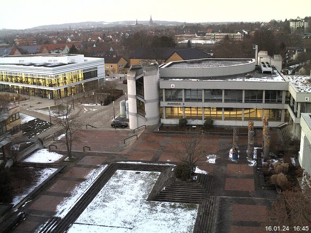 Foto der Webcam: Verwaltungsgebäude, Innenhof mit Audimax, Hörsaal-Gebäude 1