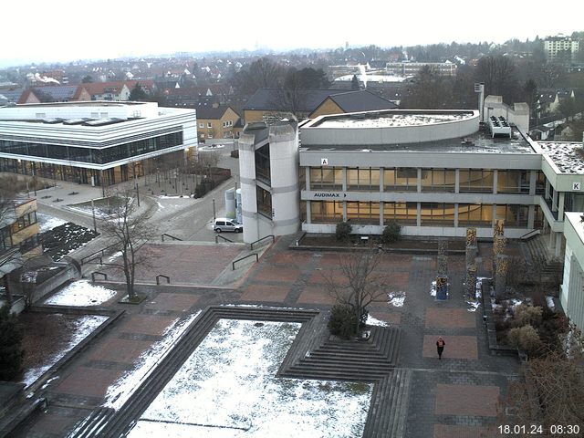 Foto der Webcam: Verwaltungsgebäude, Innenhof mit Audimax, Hörsaal-Gebäude 1