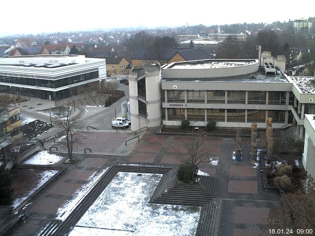 Foto der Webcam: Verwaltungsgebäude, Innenhof mit Audimax, Hörsaal-Gebäude 1