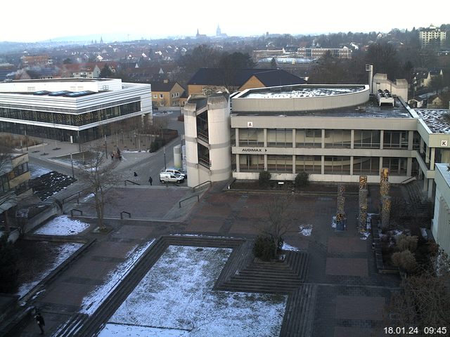 Foto der Webcam: Verwaltungsgebäude, Innenhof mit Audimax, Hörsaal-Gebäude 1