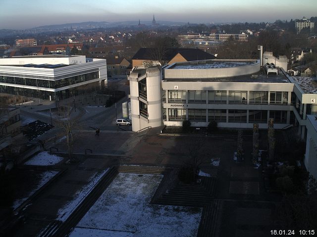 Foto der Webcam: Verwaltungsgebäude, Innenhof mit Audimax, Hörsaal-Gebäude 1