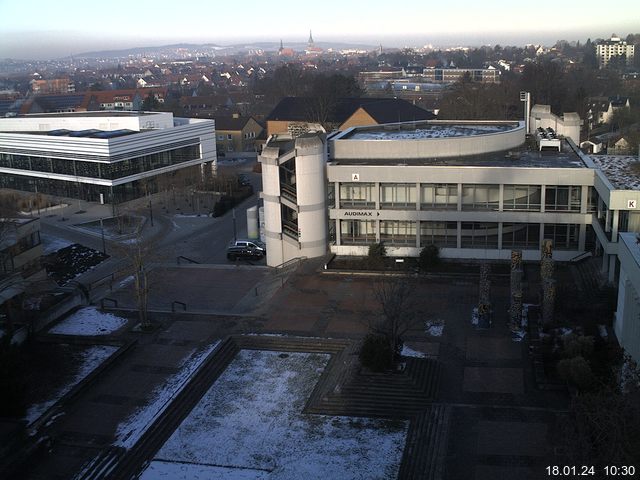 Foto der Webcam: Verwaltungsgebäude, Innenhof mit Audimax, Hörsaal-Gebäude 1