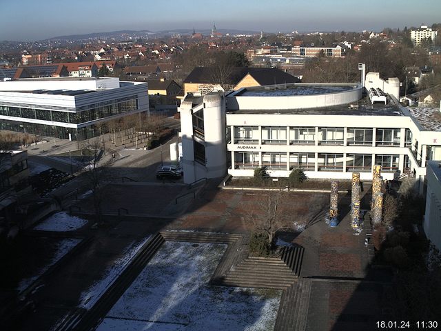 Foto der Webcam: Verwaltungsgebäude, Innenhof mit Audimax, Hörsaal-Gebäude 1