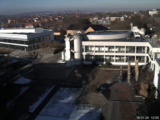 Foto der Webcam: Verwaltungsgebäude, Innenhof mit Audimax, Hörsaal-Gebäude 1