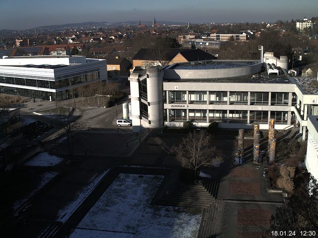 Foto der Webcam: Verwaltungsgebäude, Innenhof mit Audimax, Hörsaal-Gebäude 1