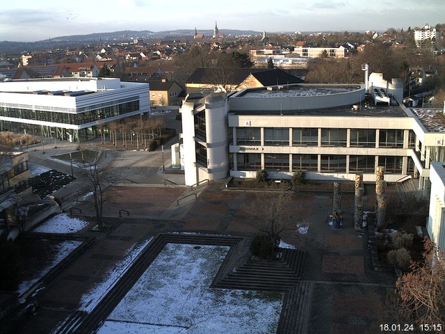 Foto der Webcam: Verwaltungsgebäude, Innenhof mit Audimax, Hörsaal-Gebäude 1