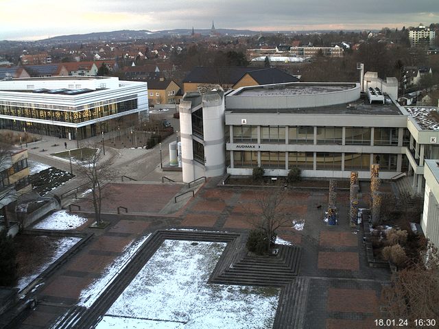 Foto der Webcam: Verwaltungsgebäude, Innenhof mit Audimax, Hörsaal-Gebäude 1