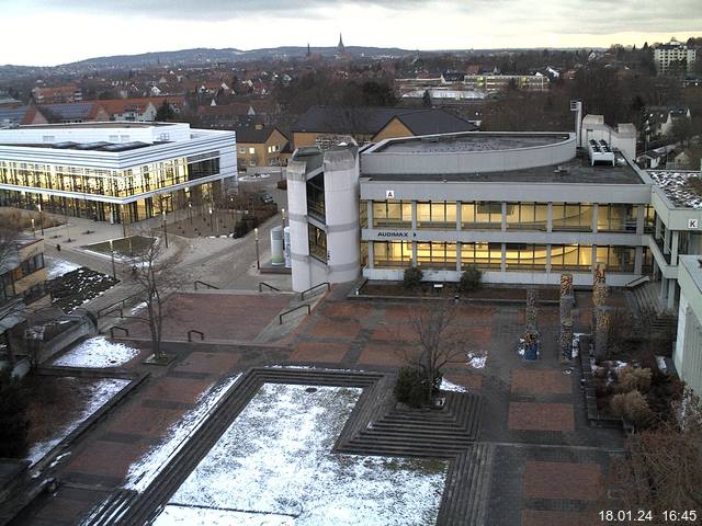 Foto der Webcam: Verwaltungsgebäude, Innenhof mit Audimax, Hörsaal-Gebäude 1