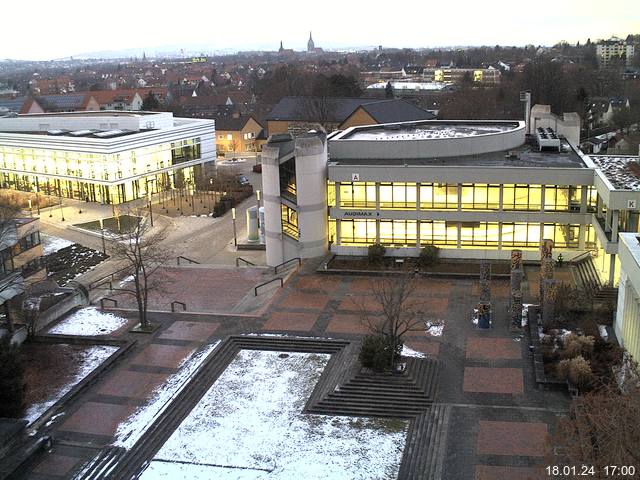 Foto der Webcam: Verwaltungsgebäude, Innenhof mit Audimax, Hörsaal-Gebäude 1