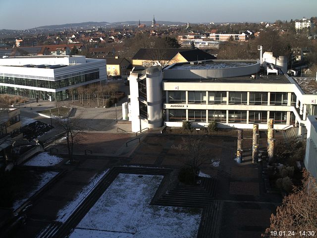 Foto der Webcam: Verwaltungsgebäude, Innenhof mit Audimax, Hörsaal-Gebäude 1