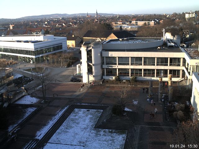 Foto der Webcam: Verwaltungsgebäude, Innenhof mit Audimax, Hörsaal-Gebäude 1