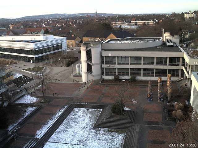 Foto der Webcam: Verwaltungsgebäude, Innenhof mit Audimax, Hörsaal-Gebäude 1