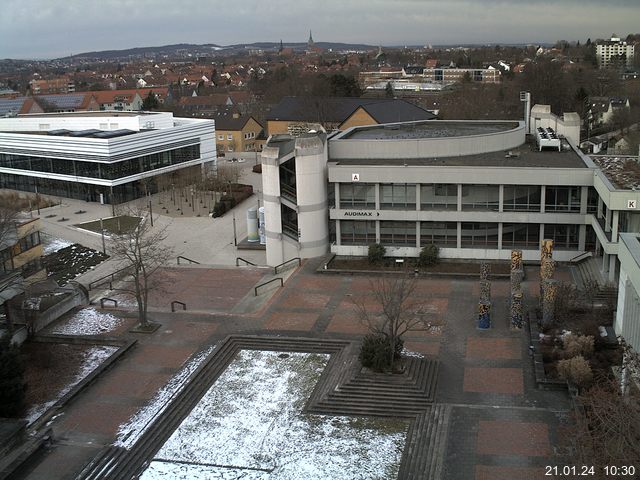 Foto der Webcam: Verwaltungsgebäude, Innenhof mit Audimax, Hörsaal-Gebäude 1