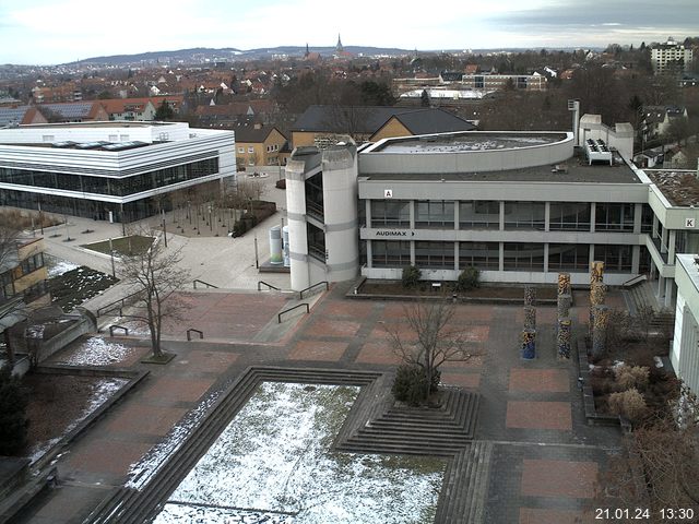 Foto der Webcam: Verwaltungsgebäude, Innenhof mit Audimax, Hörsaal-Gebäude 1