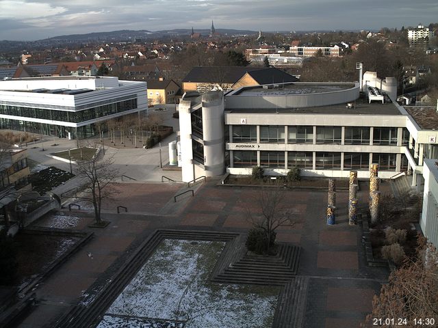 Foto der Webcam: Verwaltungsgebäude, Innenhof mit Audimax, Hörsaal-Gebäude 1