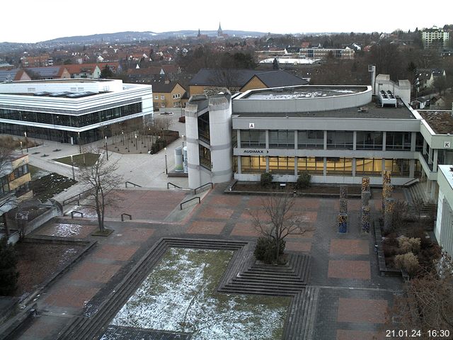 Foto der Webcam: Verwaltungsgebäude, Innenhof mit Audimax, Hörsaal-Gebäude 1