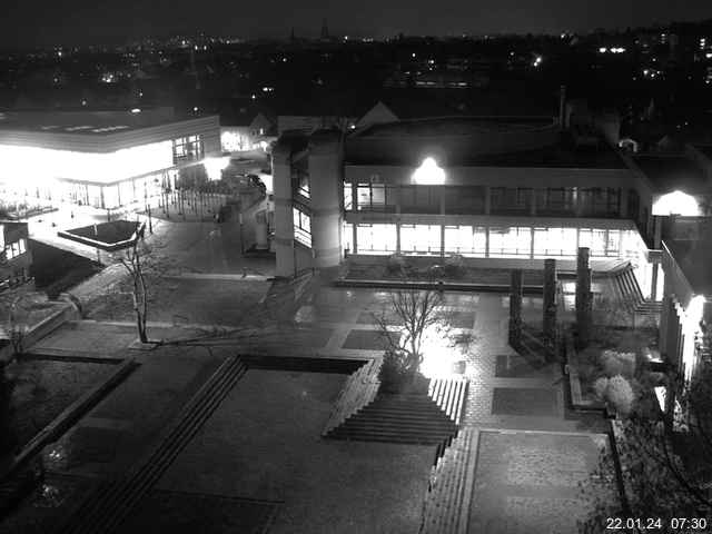 Foto der Webcam: Verwaltungsgebäude, Innenhof mit Audimax, Hörsaal-Gebäude 1