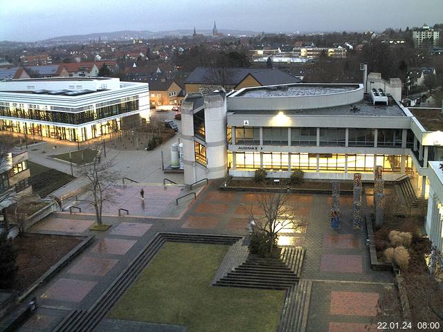 Foto der Webcam: Verwaltungsgebäude, Innenhof mit Audimax, Hörsaal-Gebäude 1