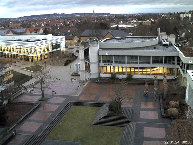 Foto der Webcam: Verwaltungsgebäude, Innenhof mit Audimax, Hörsaal-Gebäude 1