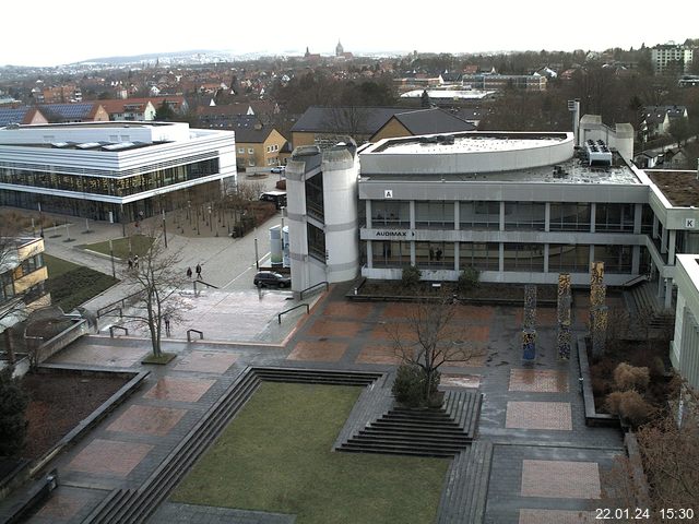 Foto der Webcam: Verwaltungsgebäude, Innenhof mit Audimax, Hörsaal-Gebäude 1