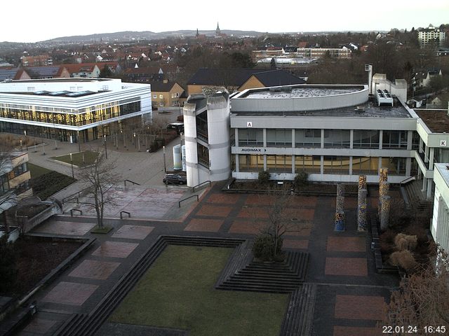 Foto der Webcam: Verwaltungsgebäude, Innenhof mit Audimax, Hörsaal-Gebäude 1