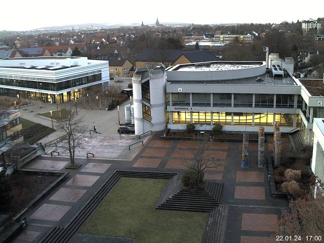 Foto der Webcam: Verwaltungsgebäude, Innenhof mit Audimax, Hörsaal-Gebäude 1