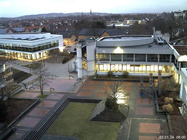 Foto der Webcam: Verwaltungsgebäude, Innenhof mit Audimax, Hörsaal-Gebäude 1