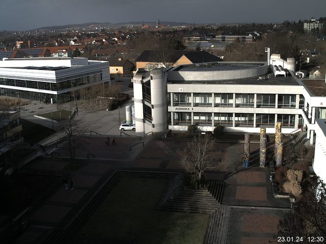 Foto der Webcam: Verwaltungsgebäude, Innenhof mit Audimax, Hörsaal-Gebäude 1