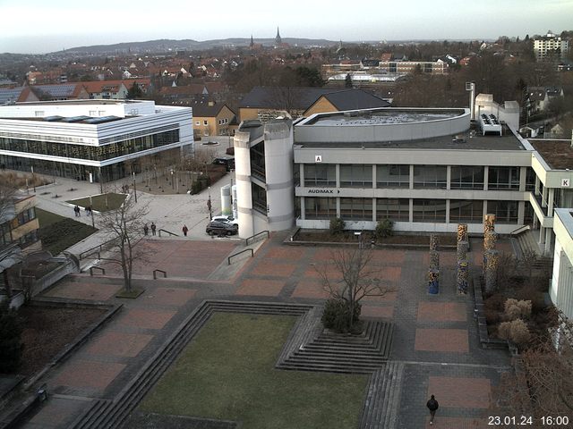 Foto der Webcam: Verwaltungsgebäude, Innenhof mit Audimax, Hörsaal-Gebäude 1