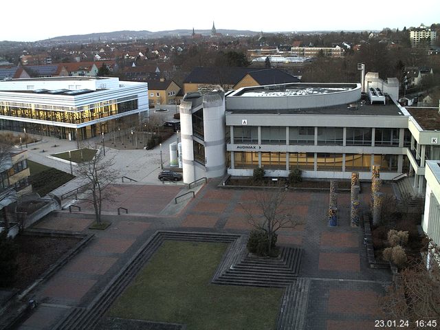 Foto der Webcam: Verwaltungsgebäude, Innenhof mit Audimax, Hörsaal-Gebäude 1