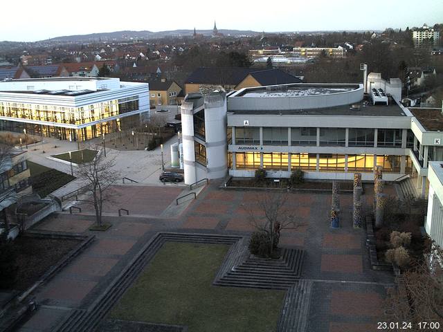 Foto der Webcam: Verwaltungsgebäude, Innenhof mit Audimax, Hörsaal-Gebäude 1