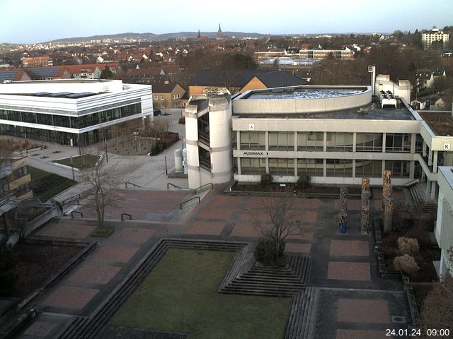 Foto der Webcam: Verwaltungsgebäude, Innenhof mit Audimax, Hörsaal-Gebäude 1